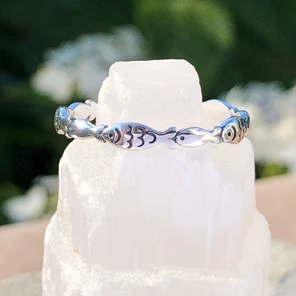 925 Sterling Silver Fish Ring - Picture 6 of 6